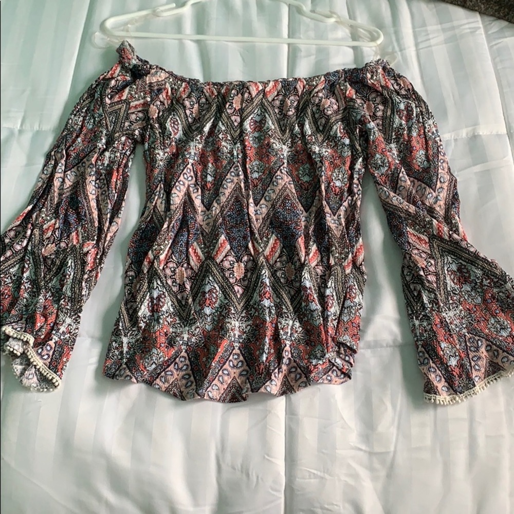 Off the shoulder shirt, flare out arms